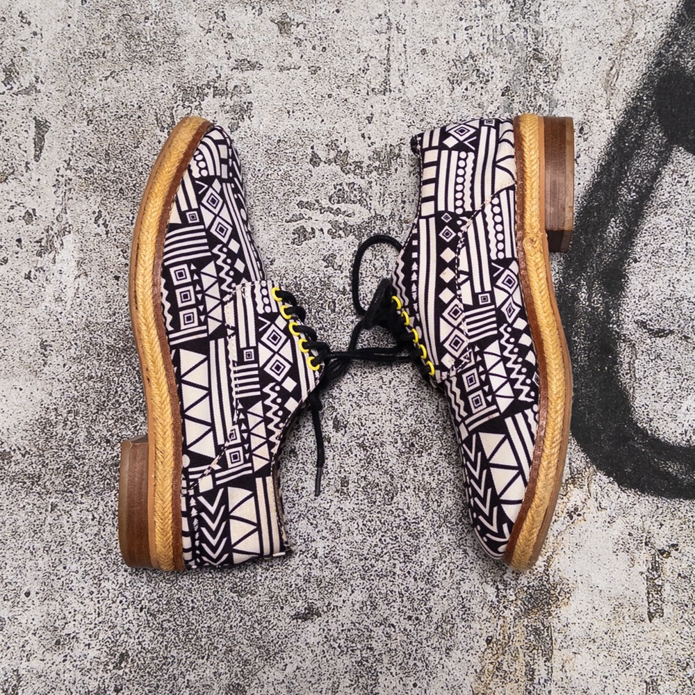 Matiko Black and White‎ Geometric Tribal Print Espadrille Oxford Shoes Size 6